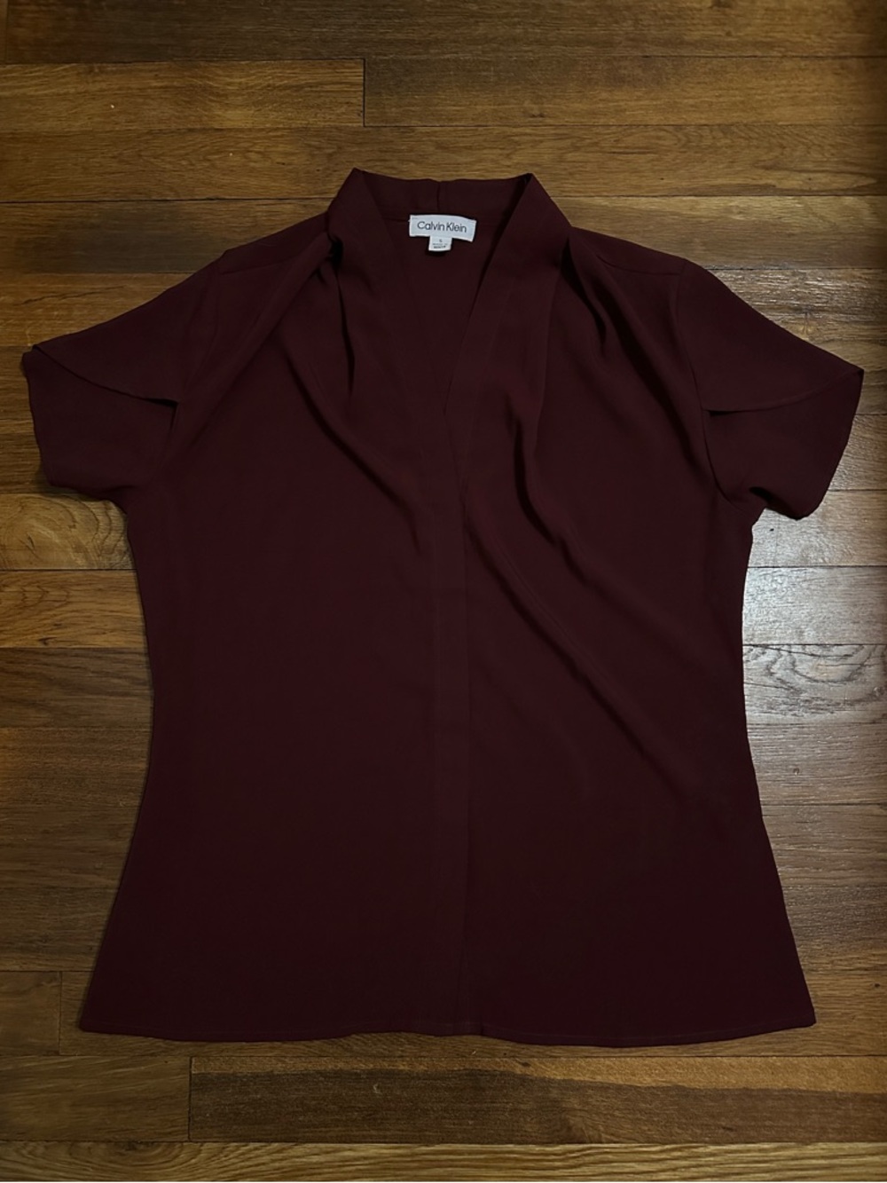 Calvin Klein Burgundy Short Sleeve V-Neck Blouse women’s size small